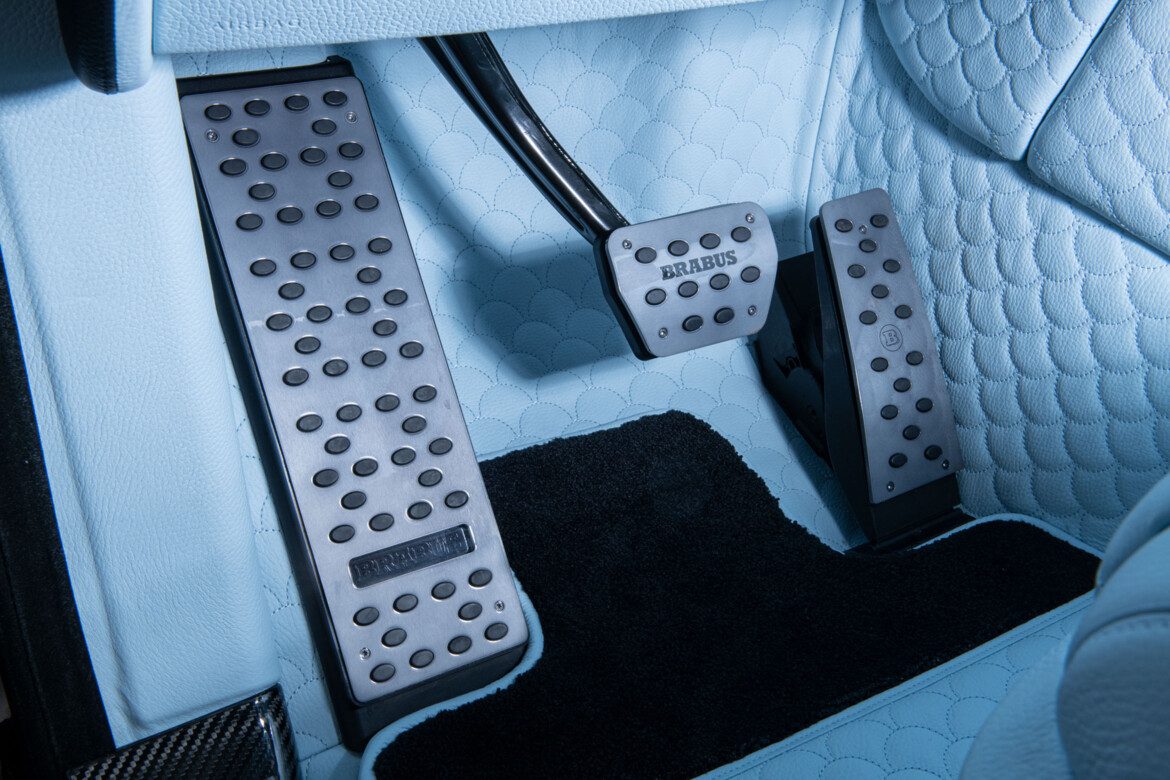 BRABUS 700 BLUE SKY Studio klein (22)-1170x780