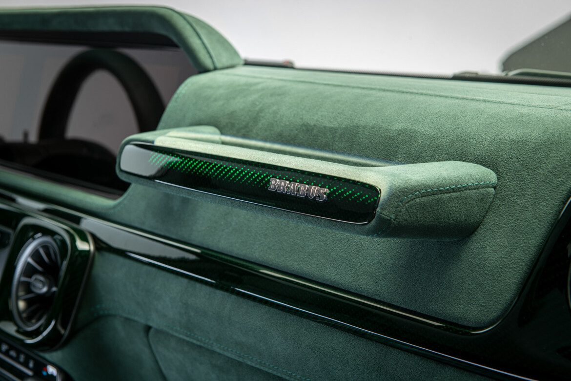 BRABUS 900 Mean Green On Location klein (30)-1170x780
