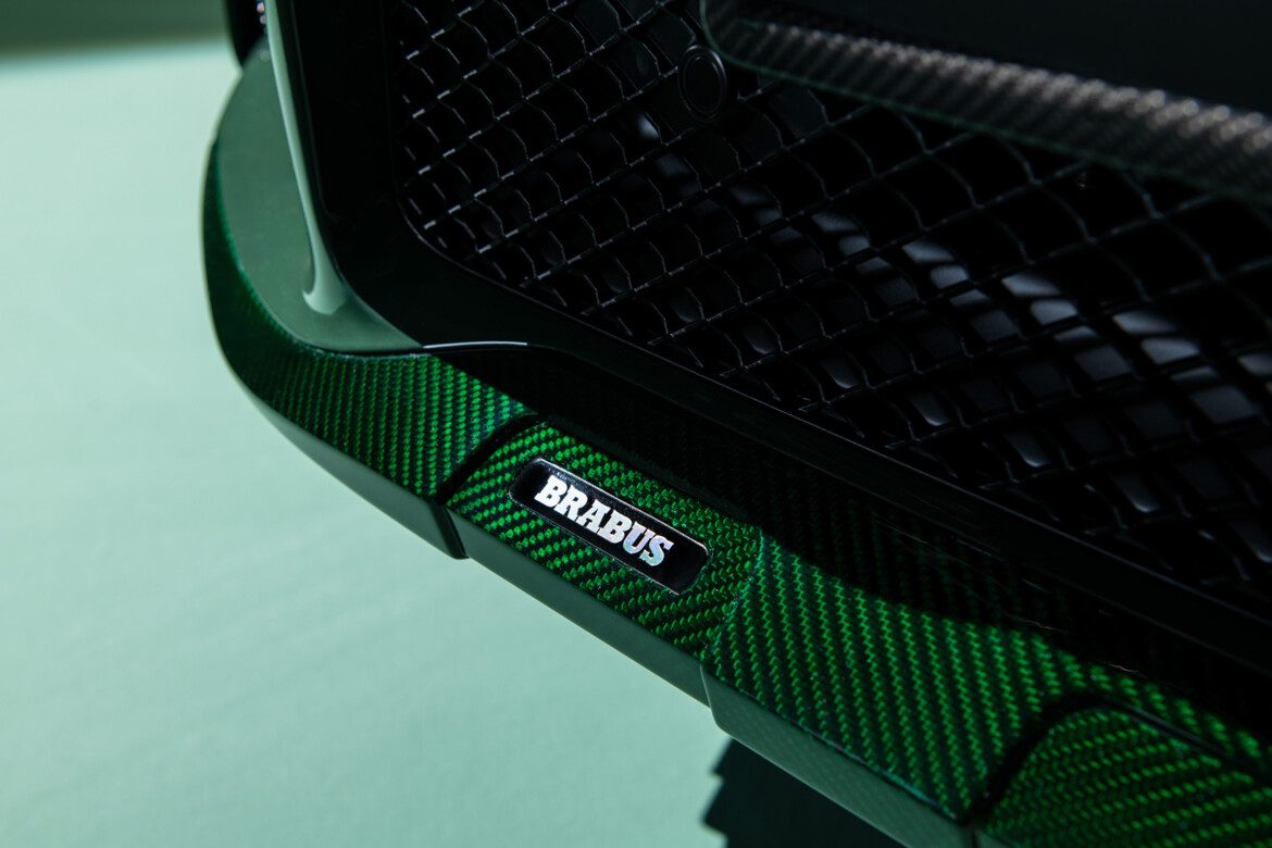 BRABUS 900 Mean Green On Location klein (39)-1170x780