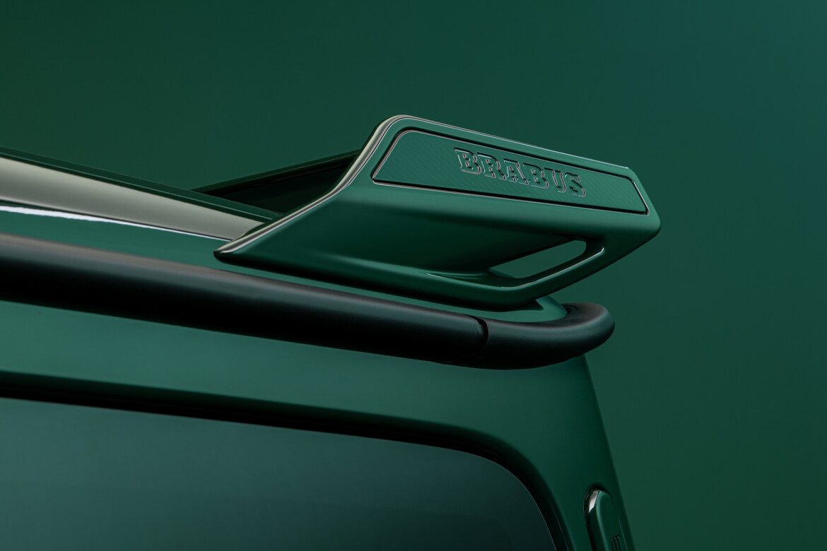 BRABUS 900 Mean Green On Location klein (43)-1170x780